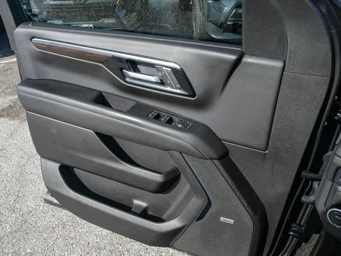 Used 2026 Chevrolet Suburban Premier RWD image 26