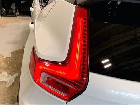 Used 2020 Volvo XC40 T5 R-Design w/ Protection Package image 23