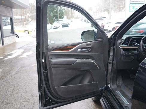Used 2022 Cadillac Escalade Luxury image 16