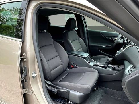 Used 2023 Chevrolet Malibu LT FWD image 30