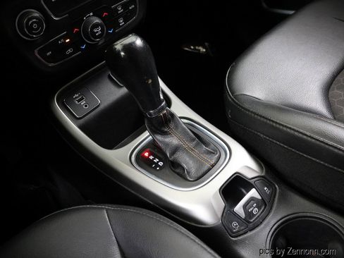 Used 2019 Jeep Compass Latitude FWD image 17