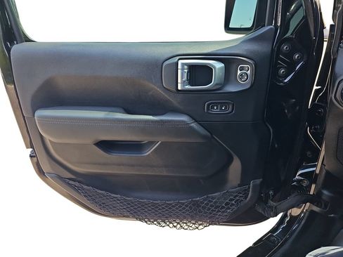Used 2020 Jeep Gladiator Overland AWD/4WD image 25