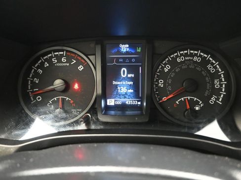 Used 2022 Toyota Tacoma SR image 8