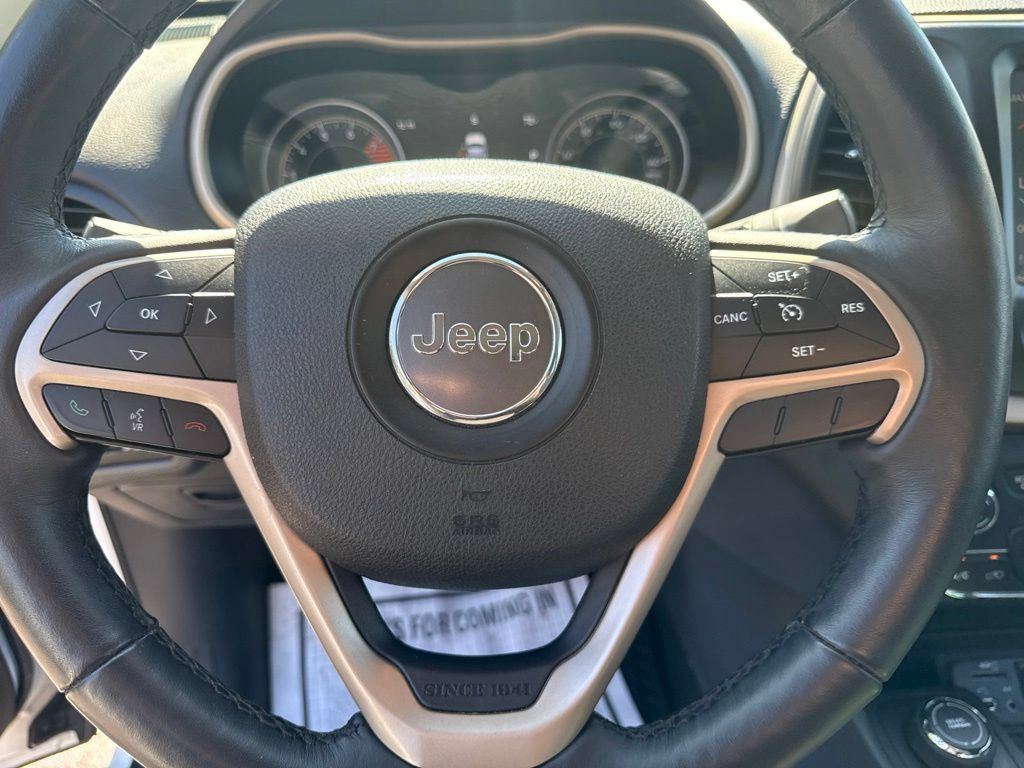 Used 2016 Jeep Cherokee Limited AWD/4WD image 25
