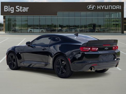 Used 2019 Chevrolet Camaro LT RWD image 3