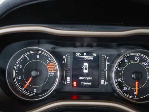 Used 2018 Jeep Cherokee Latitude image 15