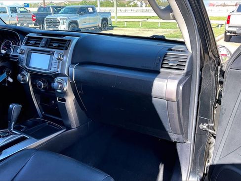 Used 2016 Toyota 4Runner SR5 image 18