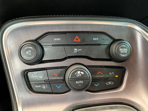 Used 2016 Dodge Challenger SXT image 56