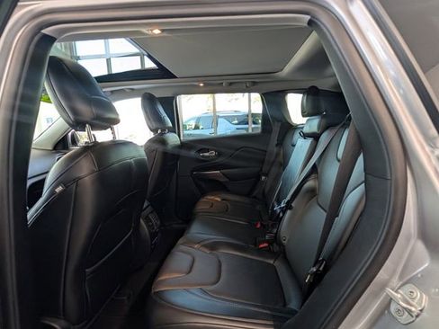 Used 2019 Jeep Cherokee Limited AWD/4WD image 7