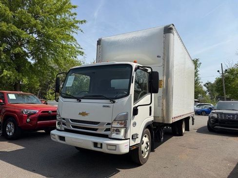Used 2023 Chevrolet Low Cab Forward 5500XD RWD image 4