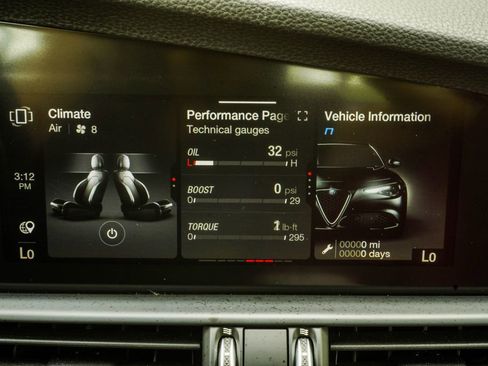 Used 2023 Alfa Romeo Giulia Veloce AWD/4WD image 25