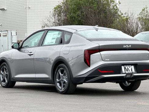 New 2025 Kia K4 LXS image 6
