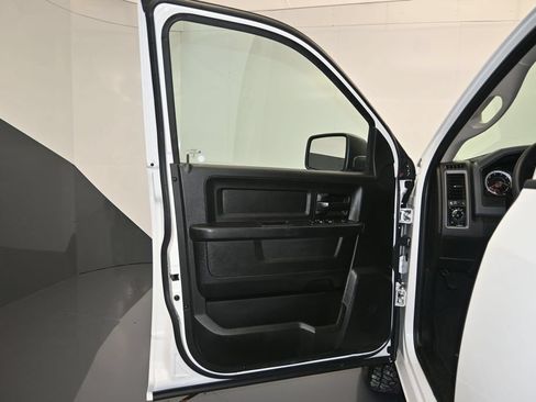 Used 2019 RAM 1500 Express AWD/4WD image 10
