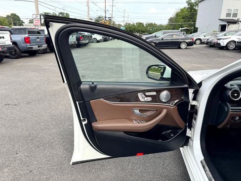 Used 2017 Mercedes-Benz E 300 4MATIC image 10
