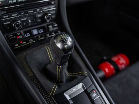Certified 2016 Porsche Cayman GT4 RWD image 40
