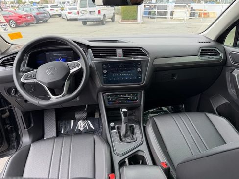 Used 2022 Volkswagen Tiguan SE FWD image 14