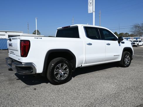 Used 2025 GMC Sierra 1500 SLT image 2