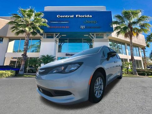 New 2026 Chrysler Voyager LX image 9