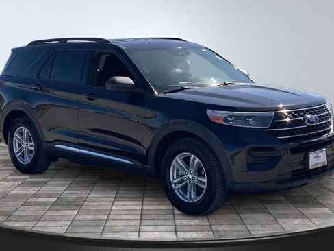 Used 2020 Ford Explorer XLT RWD image 3