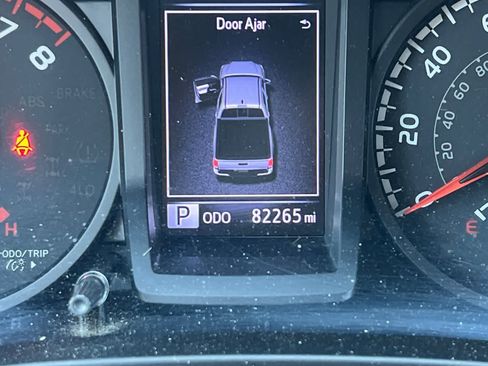 Used 2020 Toyota Tacoma SR w/ SR Convenience Package RWD image 25