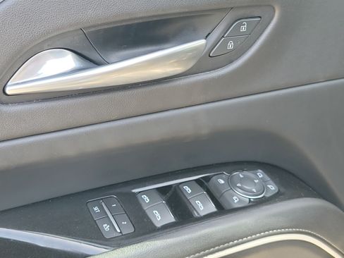 Used 2022 Cadillac Escalade Luxury AWD/4WD image 16
