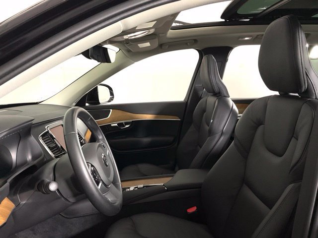 Certified 2025 Volvo XC90 B5 Plus w/ Protection Package AWD/4WD image 29
