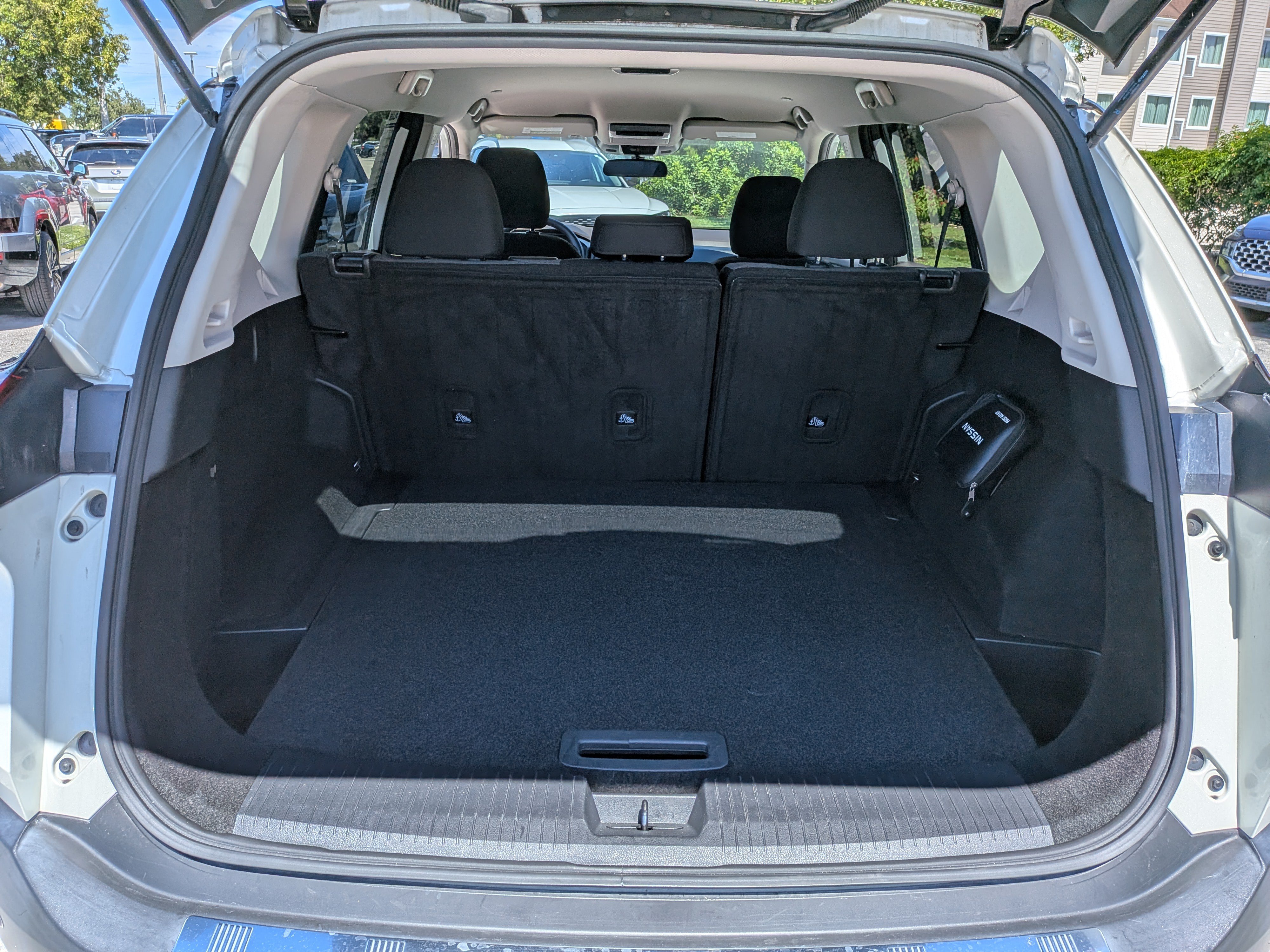 Used 2023 Nissan Rogue SV FWD image 12