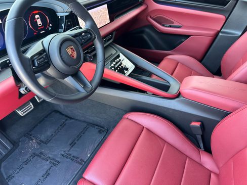 Certified 2025 Porsche Macan 4 Electric AWD/4WD image 4