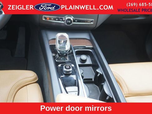 Used 2023 Volvo XC60 B5 Ultimate image 17