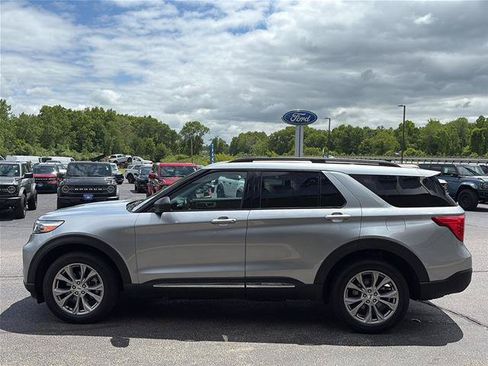 Certified 2023 Ford Explorer XLT w/ Equipment Group 202A AWD/4WD image 4