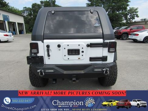 Used 2018 Jeep Wrangler Unlimited Sport S AWD/4WD image 6