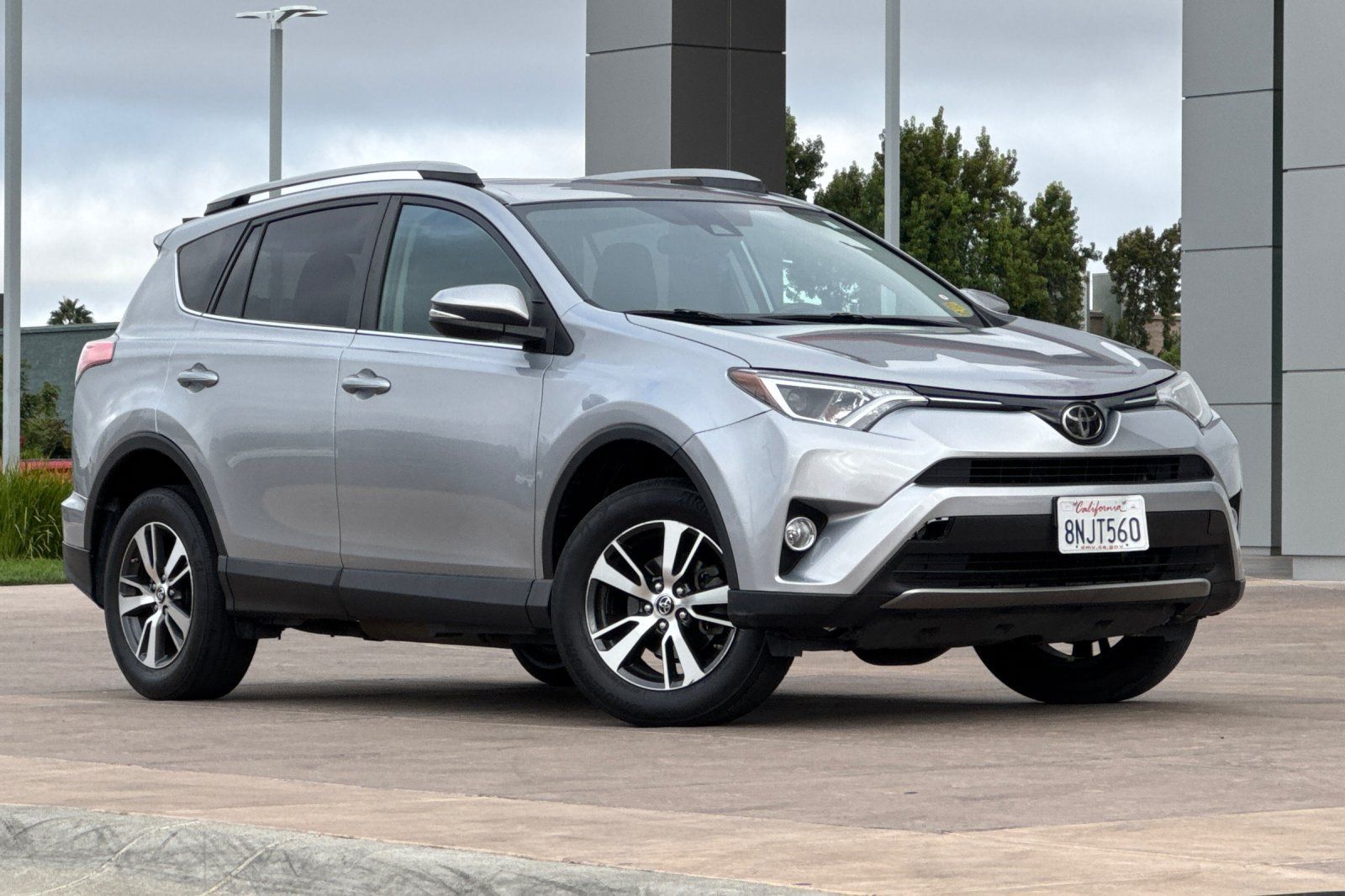 Used 2018 Toyota RAV4 XLE w/ Plus Extra Value Package FWD image 2