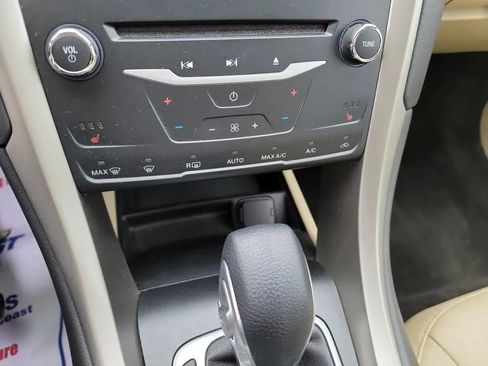 Used 2013 Ford Fusion SE FWD image 21
