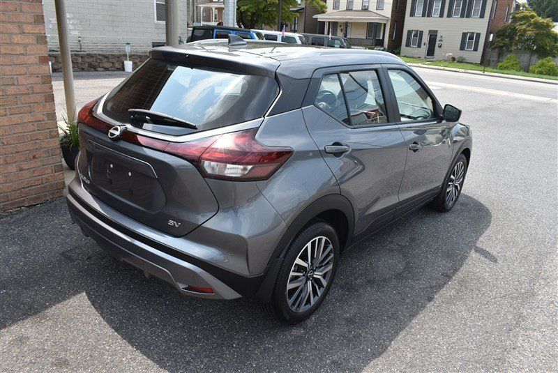 Used 2023 Nissan Kicks SV FWD image 4
