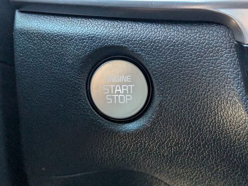 Certified 2025 Kia Sorento EX image 32