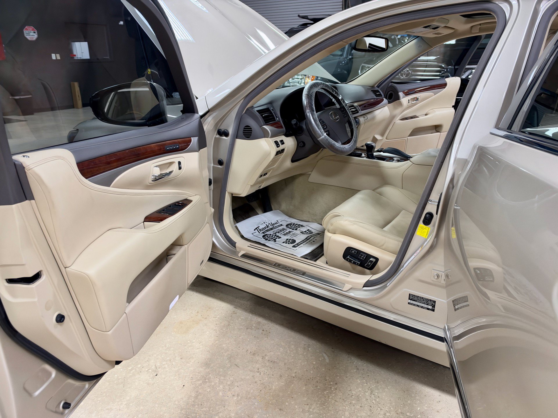 Used 2014 Lexus LS 460 w/ Comfort Package RWD image 20