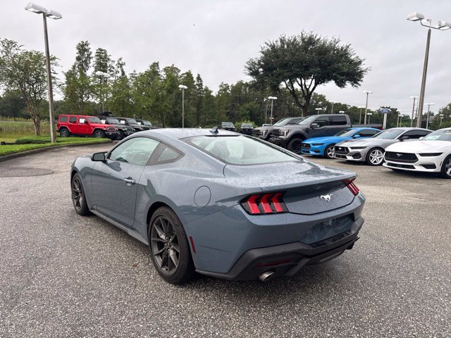 Used 2025 Ford Mustang Coupe RWD image 4