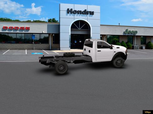 New 2026 RAM 5500 Tradesman AWD/4WD image 15