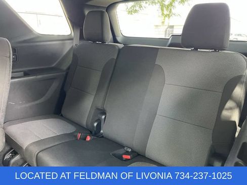 Used 2023 Chevrolet Traverse LT FWD image 35