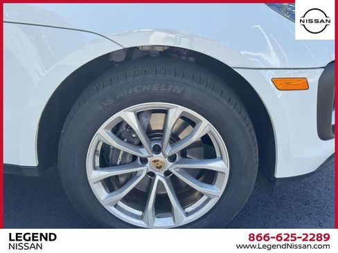 Used 2025 Porsche Macan AWD/4WD image 9