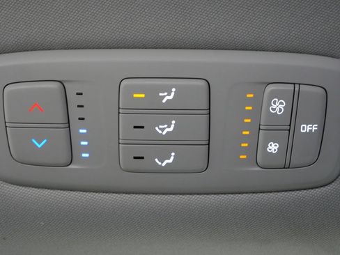 Used 2024 Kia Carnival LX FWD image 26