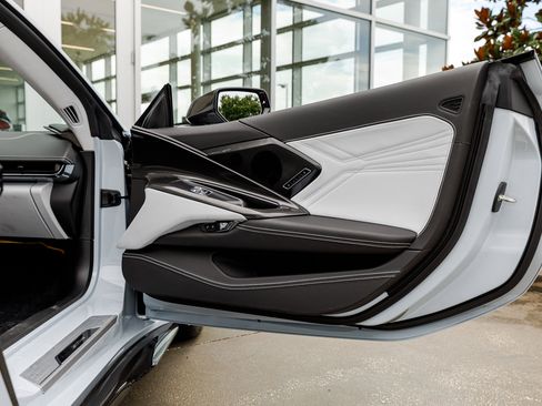Used 2023 Chevrolet Corvette Z06 w/ Z07 Performance Package image 24