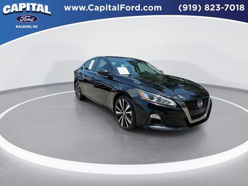 Used 2022 Nissan Altima 2.5 SR FWD image 2