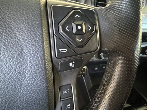 Used 2018 Toyota Tacoma TRD Off-Road w/ Technology Package AWD/4WD image 8