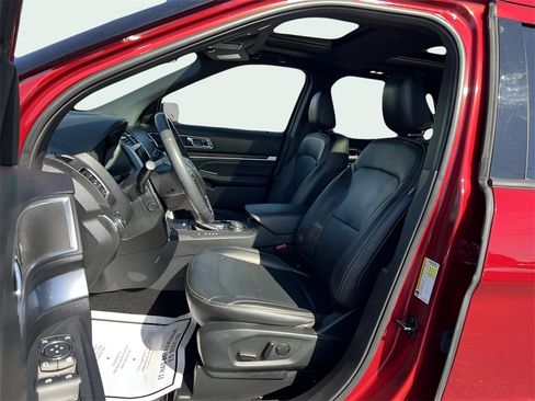 Used 2019 Ford Explorer Limited w/ Ford Safe & Smart Package image 8