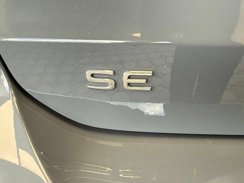 Used 2023 Volkswagen Taos SE AWD/4WD image 11