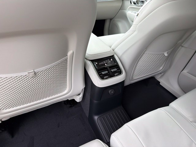 New 2026 Volvo XC90 T8 Ultra w/ Protection Package Premier AWD/4WD image 10