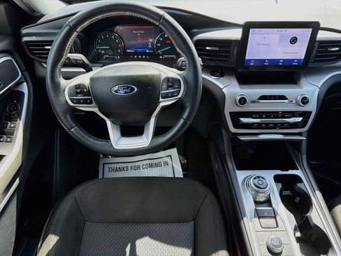 Used 2023 Ford Explorer XLT AWD/4WD image 17
