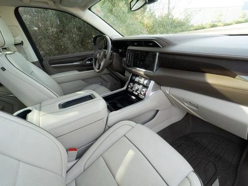Used 2022 GMC Yukon XL Denali image 22