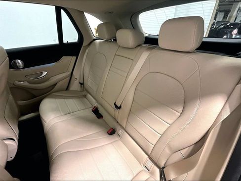 Used 2017 Mercedes-Benz GLC 300 4MATIC image 32